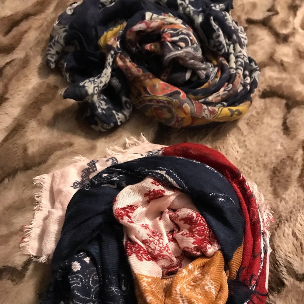(bundle 2/$25) Floral/paisley/bandana scarf bundle